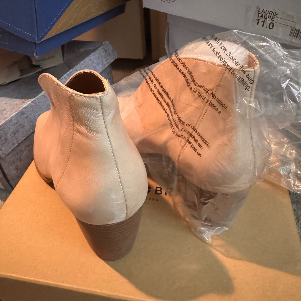 Lucky Brand Tan Peep-Toe Mules - Picture 3 of 6